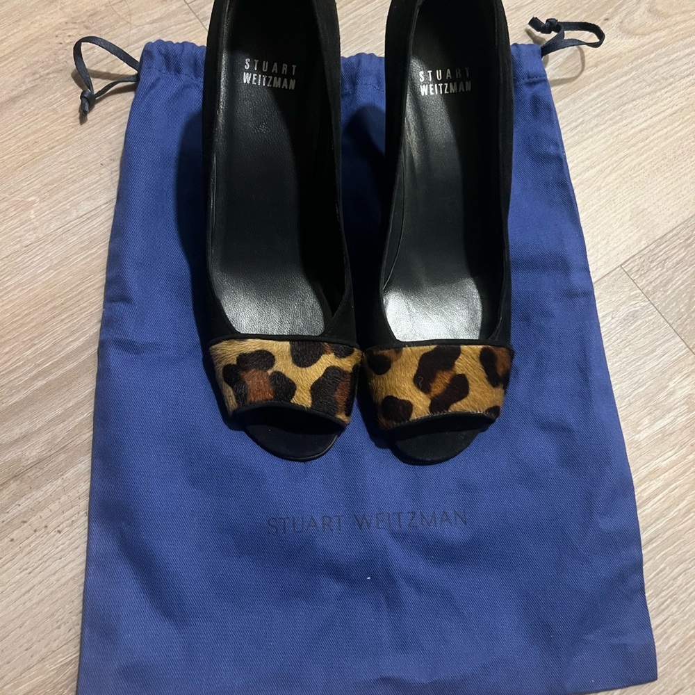 Stuart Weitzman Peep Toe Pump Black Suede Leopard Calf Hair Trim 7 Mdeium